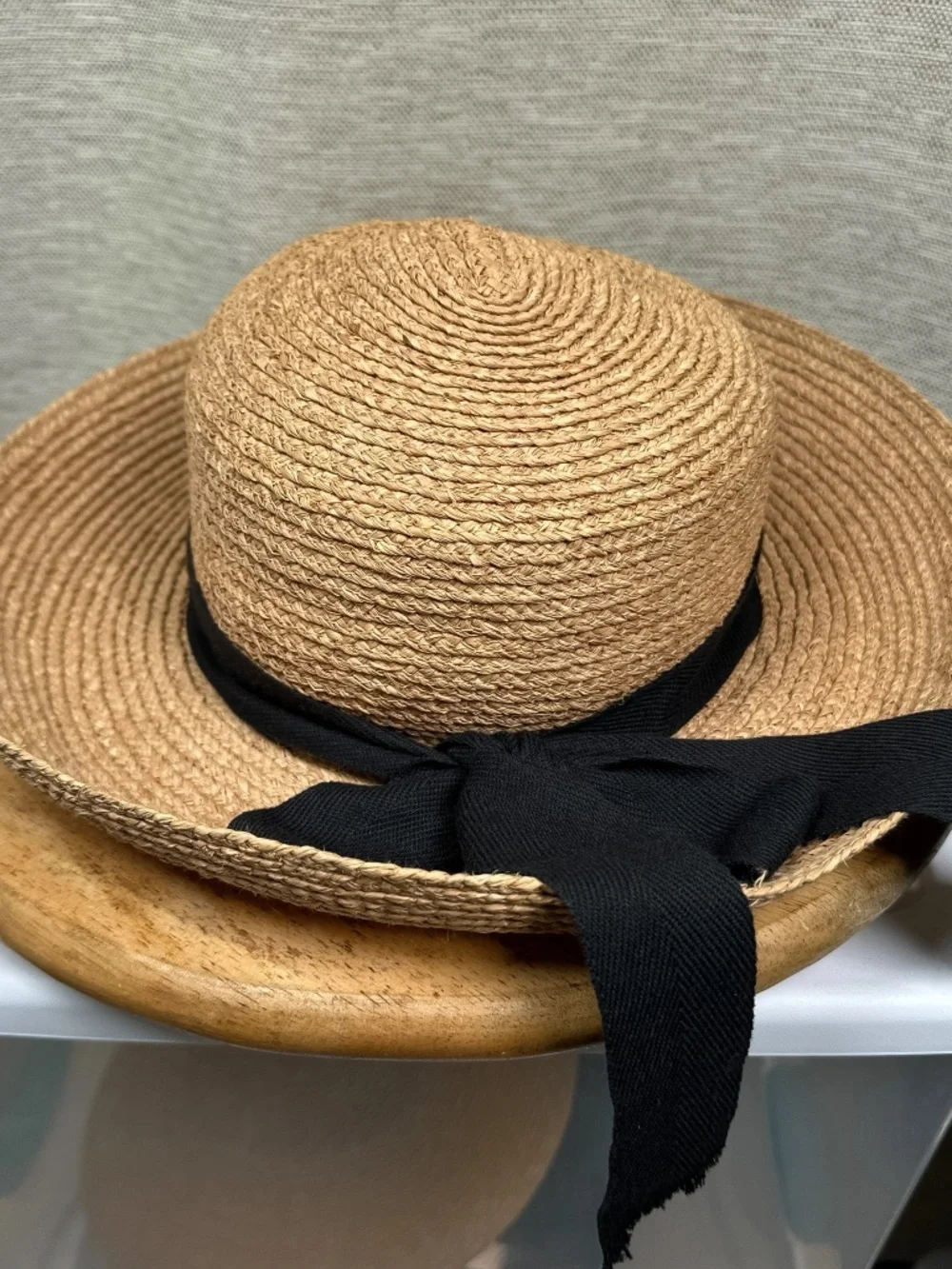 Helen Kaminski Australia Newport II Natural Raffia Black Ribbon Straw Hat 53cm - Picture 1 of 8